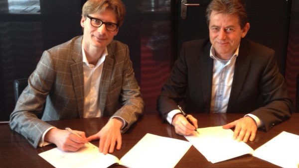 Contractondertekening blok 8 Zeeburgereiland