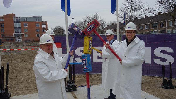 Feestpaal geslagen project Heemsuite te Heemskerk