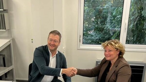 Contractondertekening Cazas Wonen en HSB