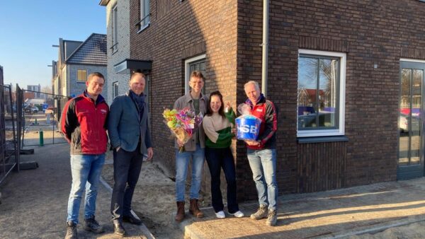 1e sleuteloverdracht kopers Pracht468 in Vijfhuizen